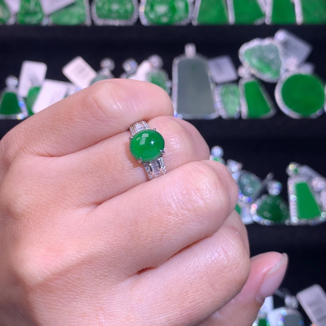 【闪购商品】银S925镶嵌戒指翡翠糖**?