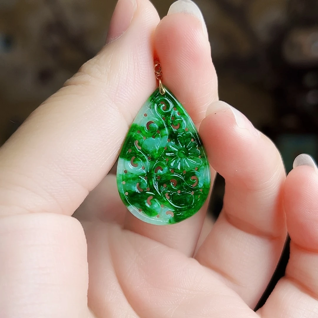 翡翠18K金镶嵌颈饰吊坠