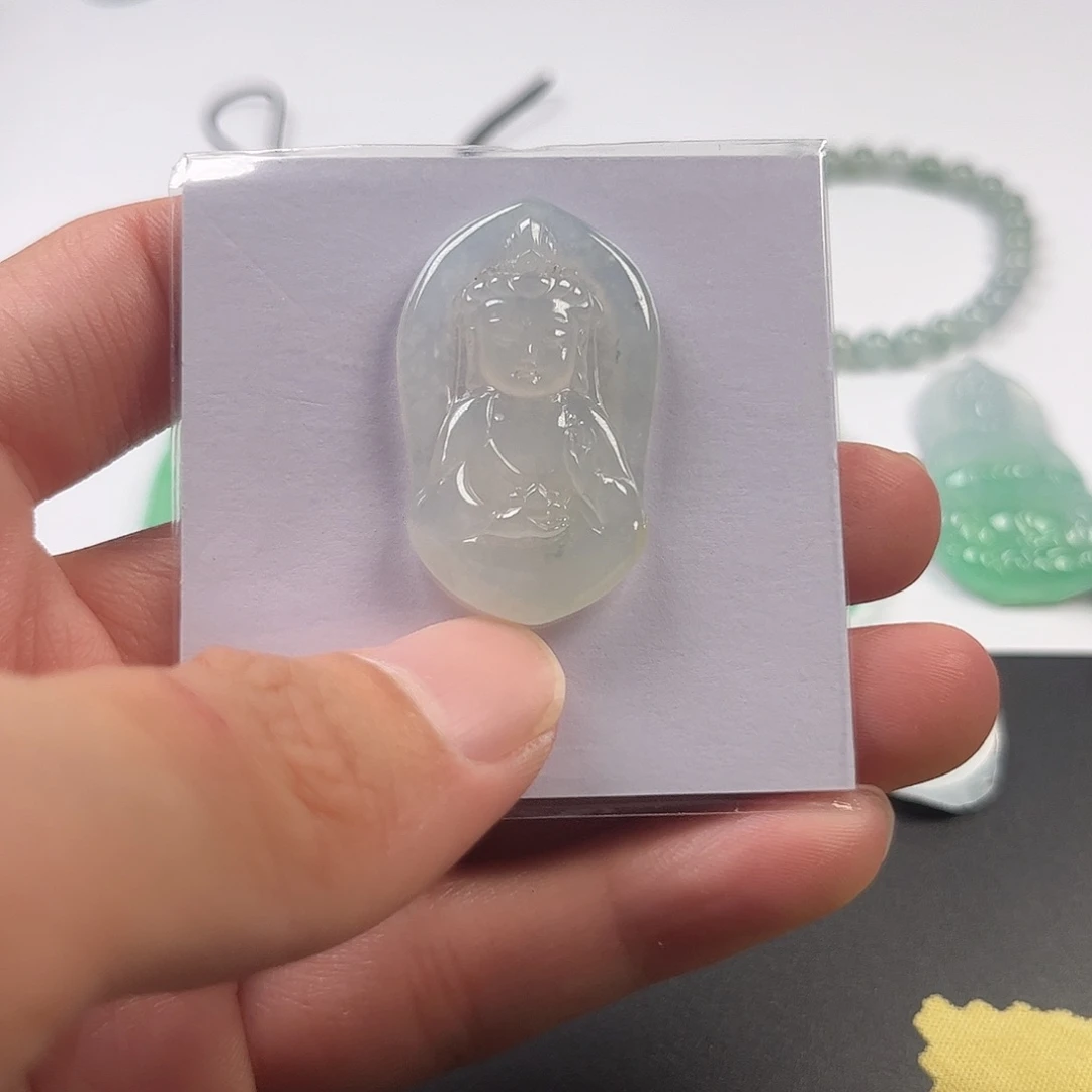 翡翠未镶嵌颈饰观音