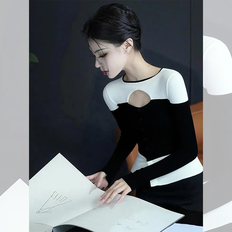 网红洋气炸街女装休闲出游服秋冬季龄独特小香风黑白拼接针织衫女