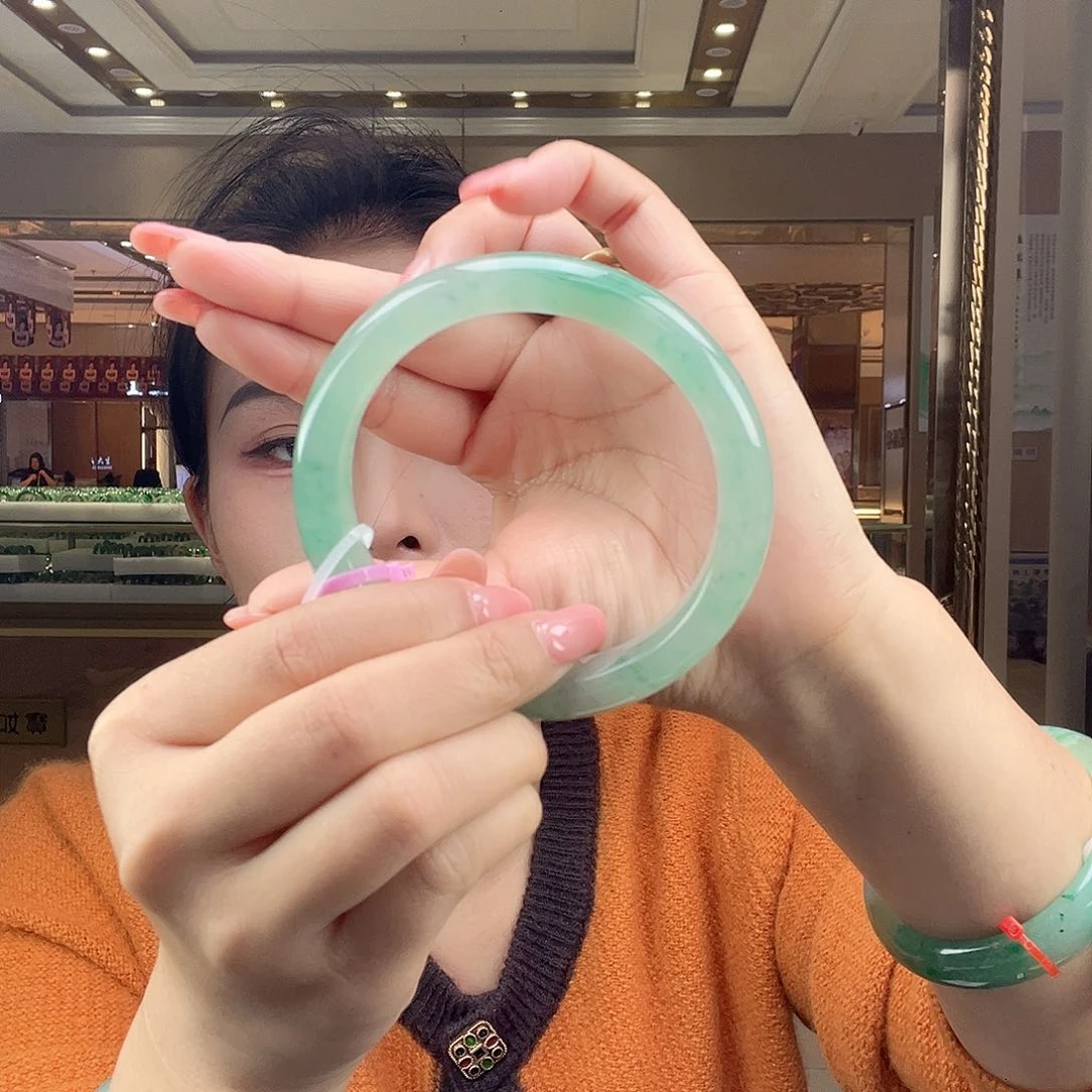未镶嵌手镯石英质玉（非洲翠）