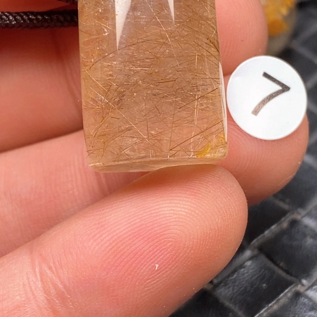 叶***雷颈饰未镶嵌水晶水晶