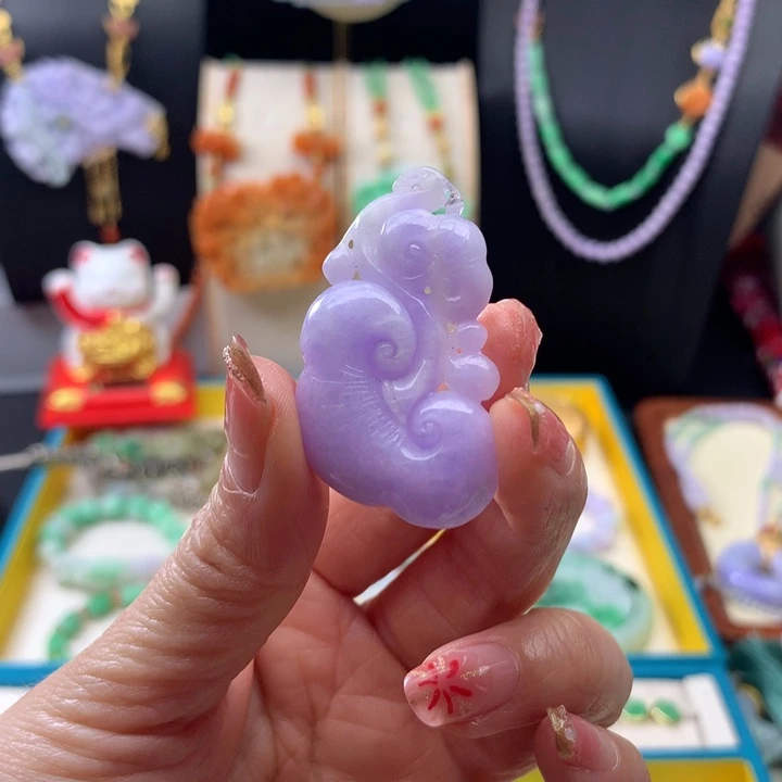 翡翠颈饰未镶嵌紫翡如意