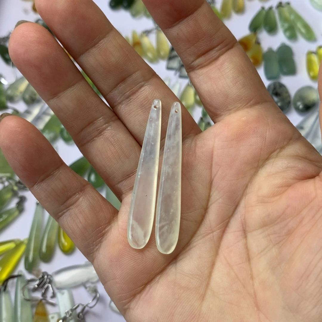 芥***末未镶嵌蛇纹石玉耳环