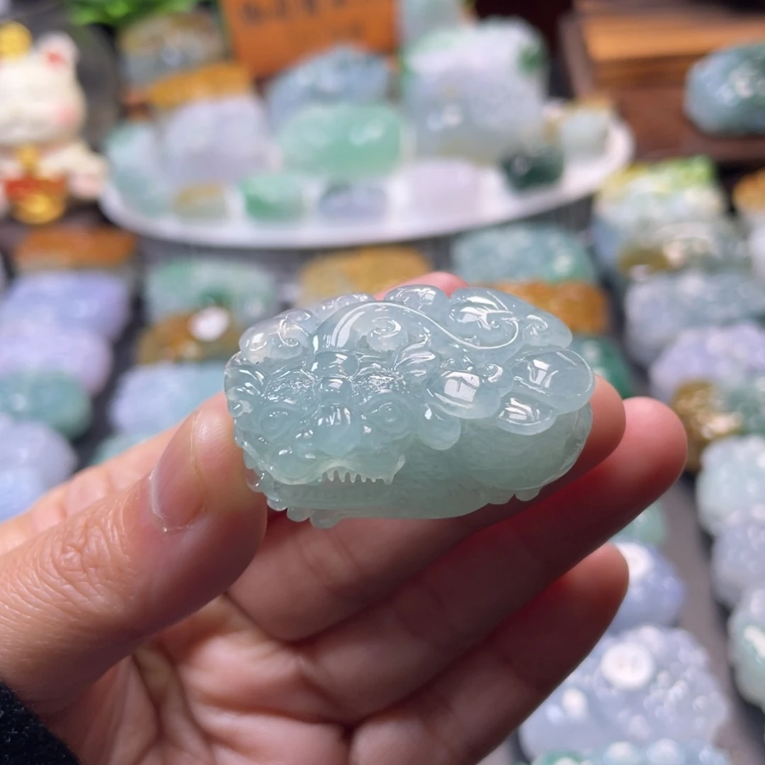 翡翠未镶嵌颈饰貔貅