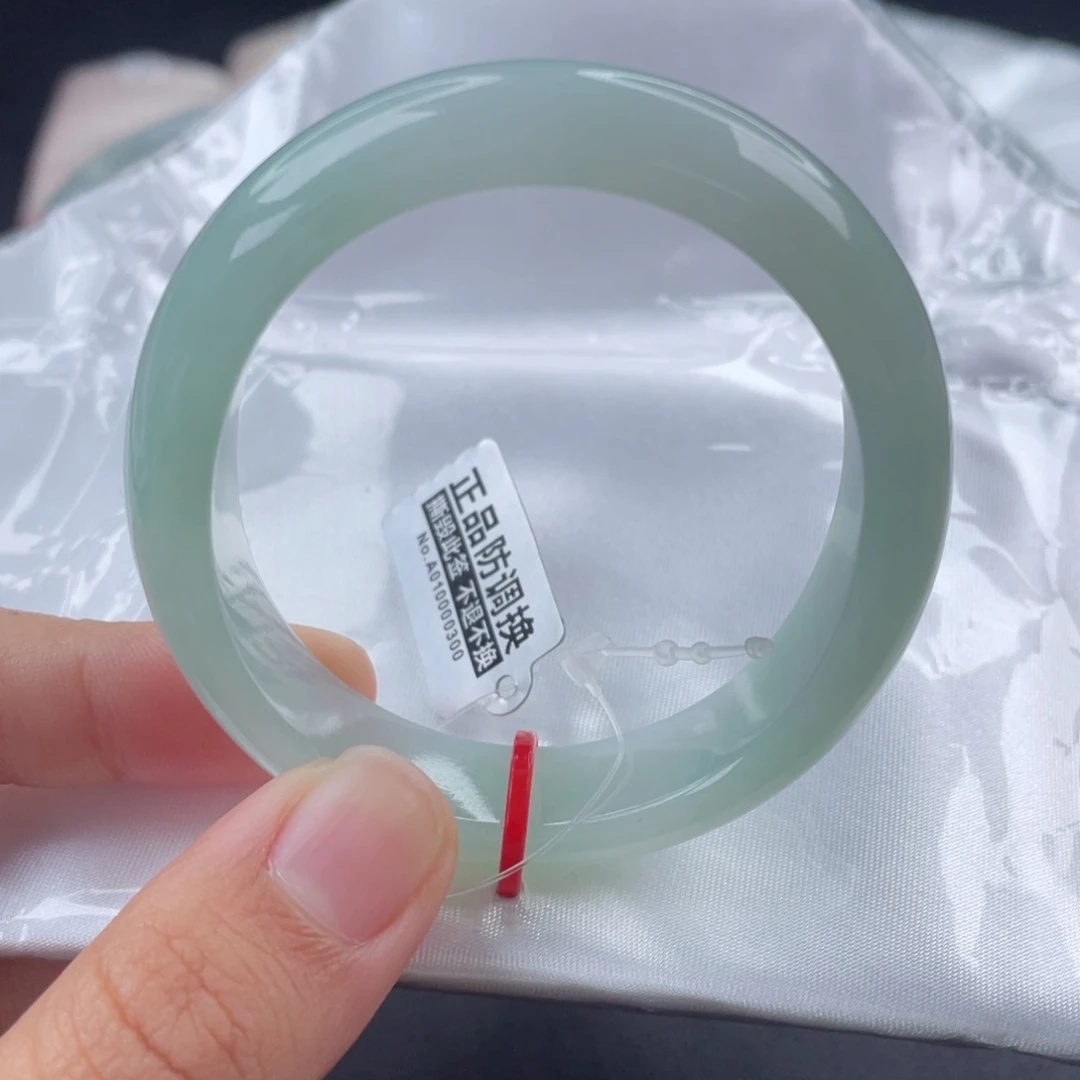 翡翠手镯（贵妃镯）未镶嵌51.7贵妃