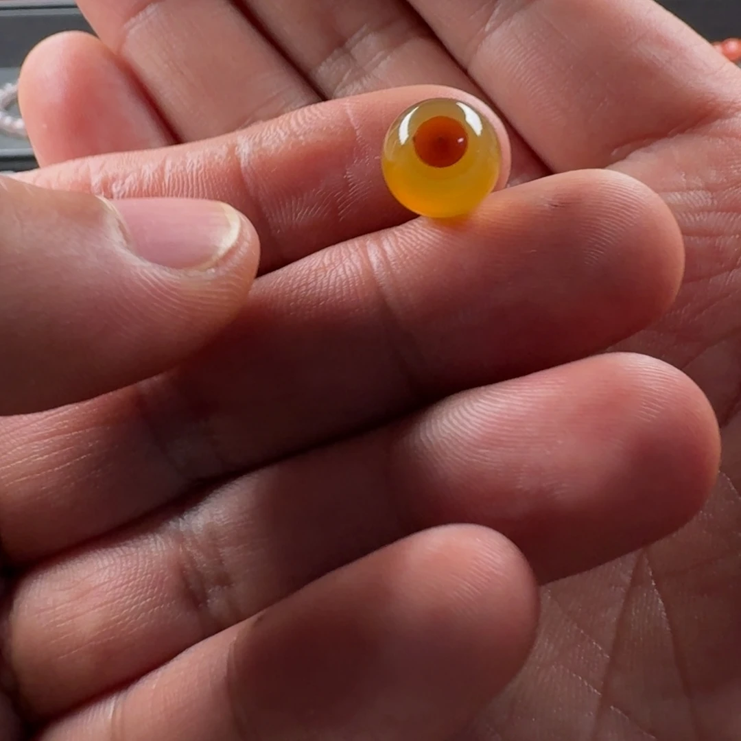 南红玛瑙未镶嵌鸡油黄天眼10.7