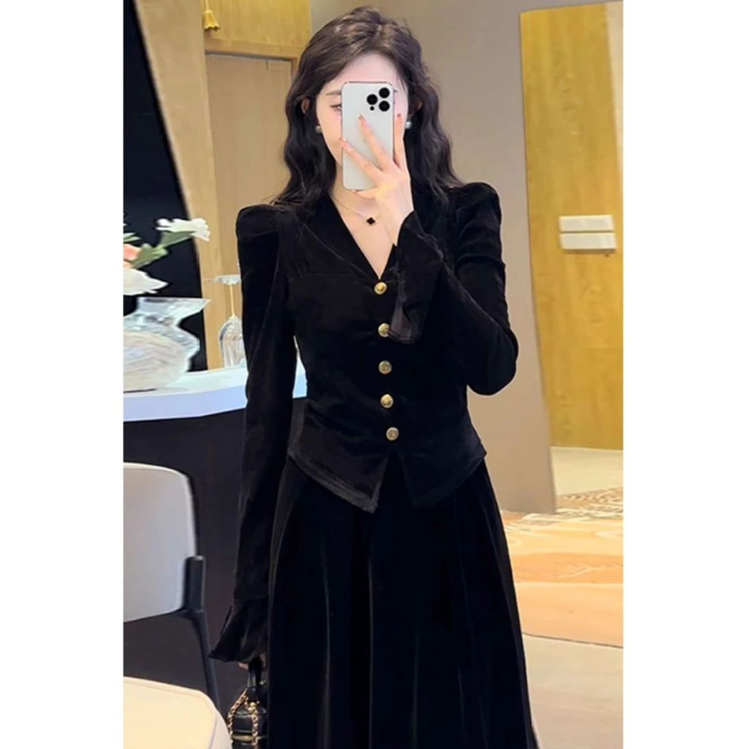 秋冬搭配女装今年流行的金色丝绒衬衫裙盐款轻盈成熟两件套