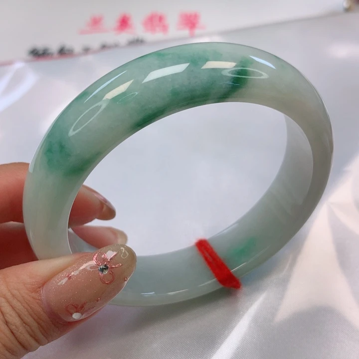 翡翠手镯未镶嵌57圈