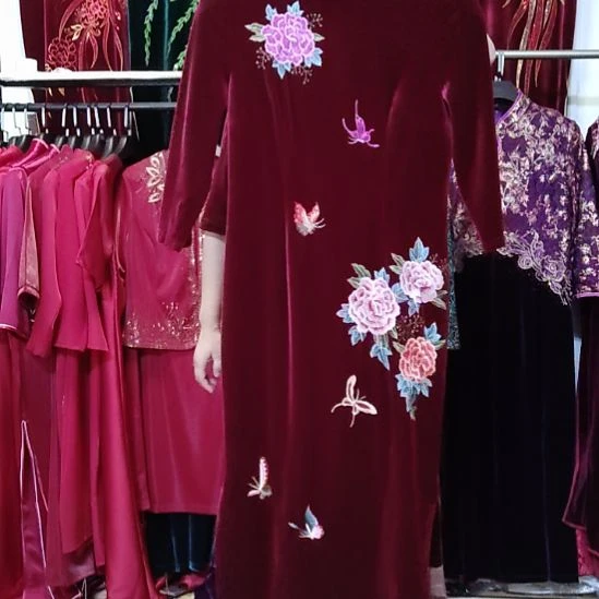 酒红色金丝绒长款刺绣旗袍xl码115斤以内