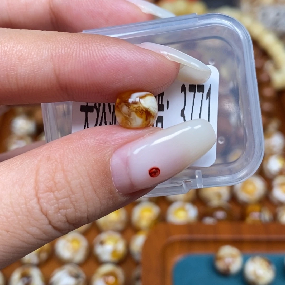 蜜蜡未镶嵌珠宝奇石3771
