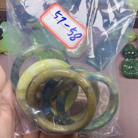 未镶嵌蛇纹石玉颈饰