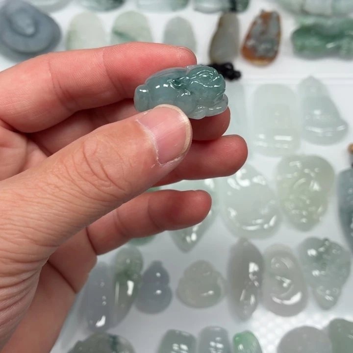 翡翠未镶嵌颈饰金蟾