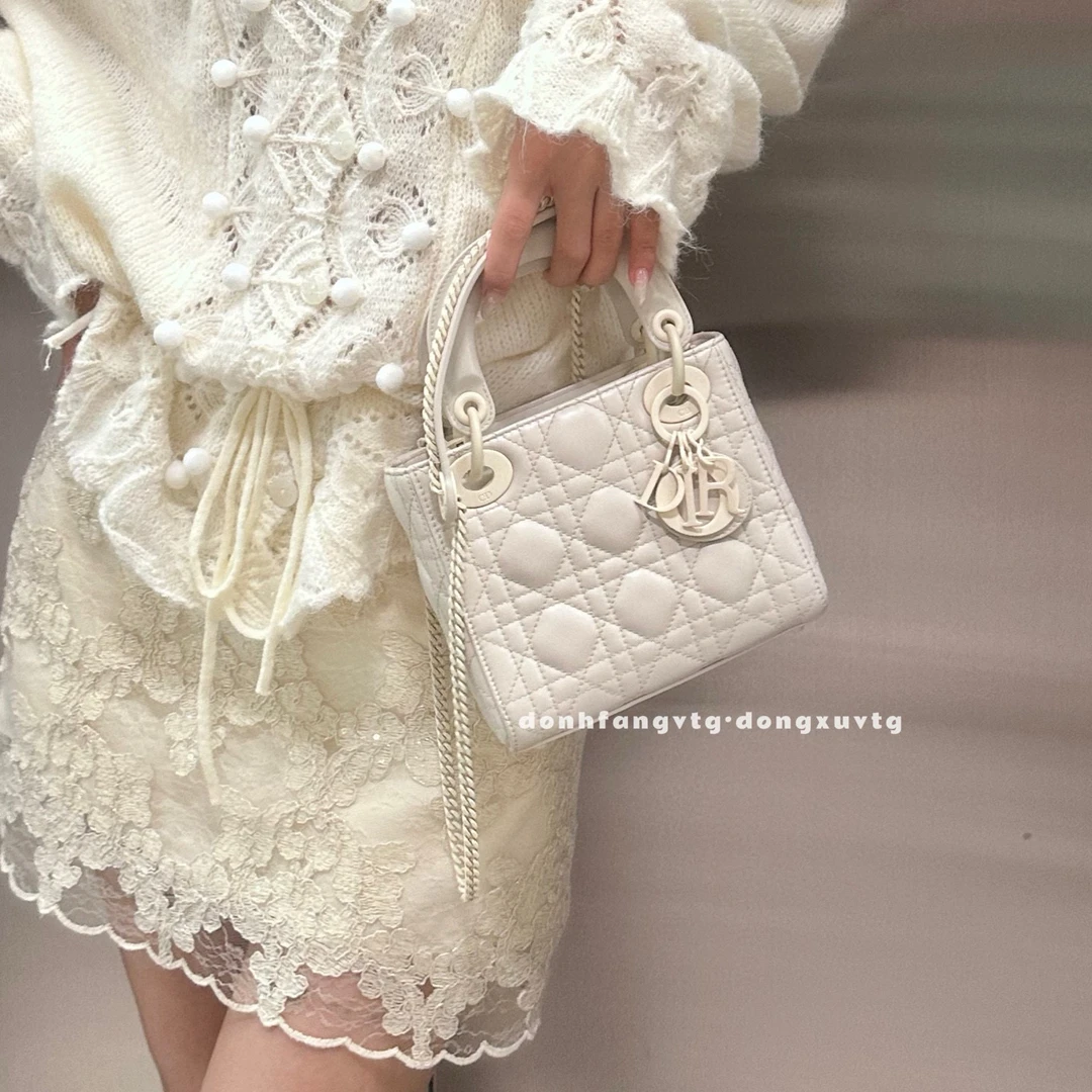 95新 DIOR/迪奥 dior 白色磨砂扣三格戴妃斜挎包
