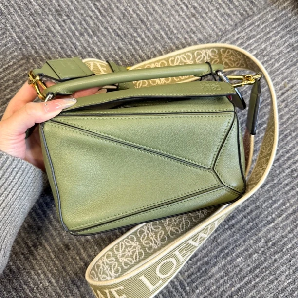 99新 LOEWE/罗意威 绿色puzzle几何包