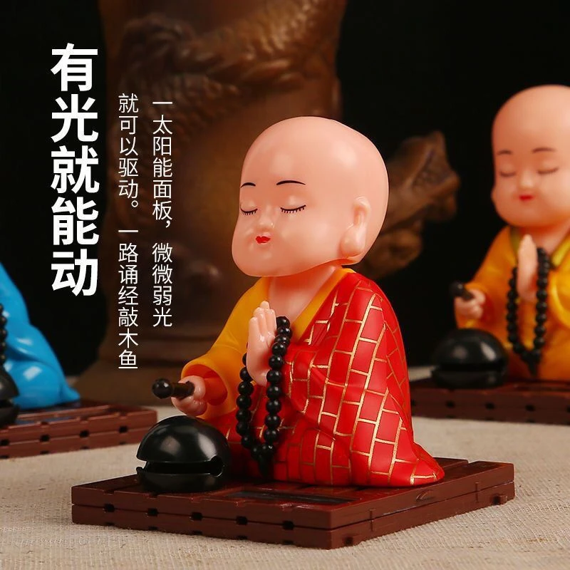 新款太阳能小和尚汽车摆件点头敲木鱼公仔车载诵经祈福禅意沙弥