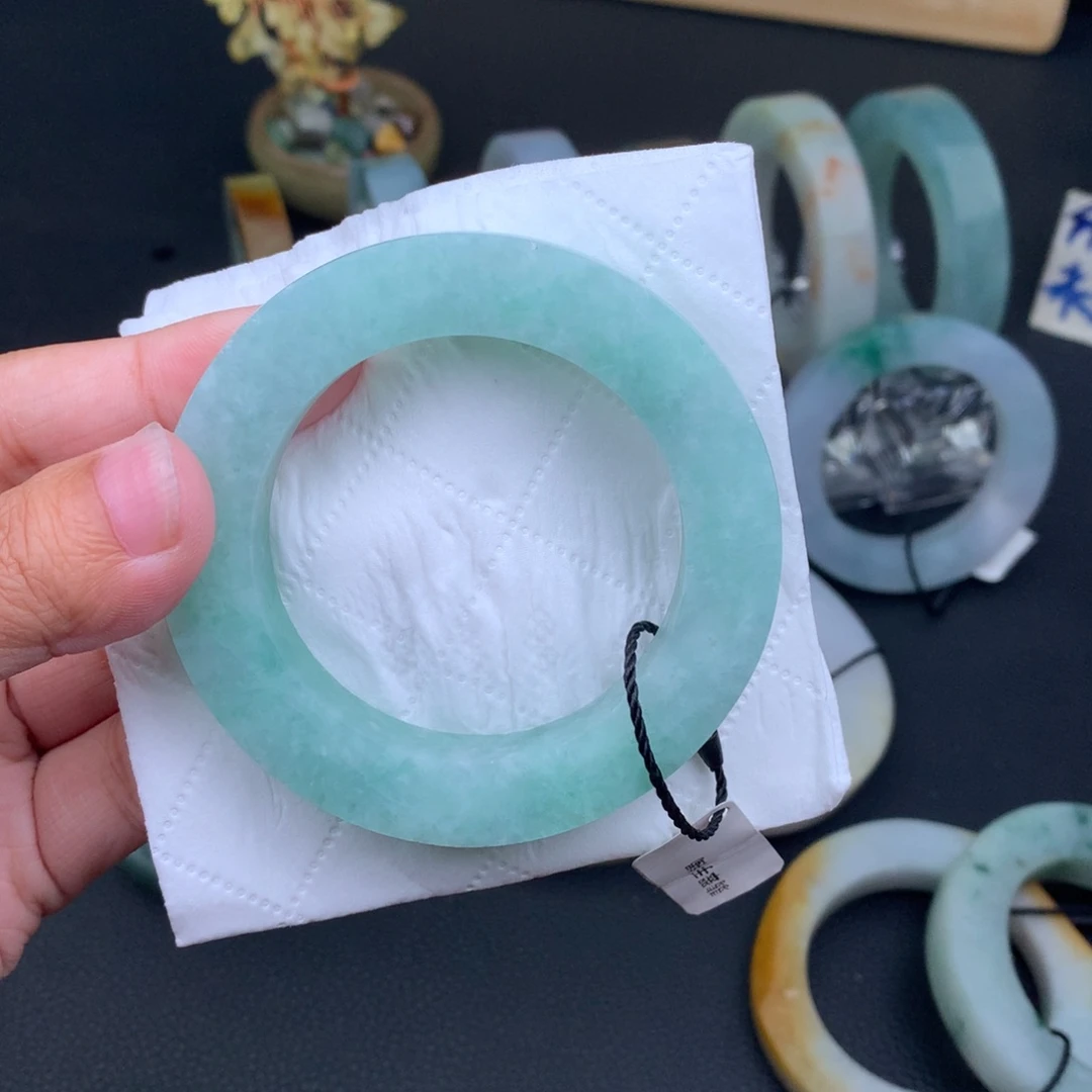 定制翡翠正未镶嵌芸*