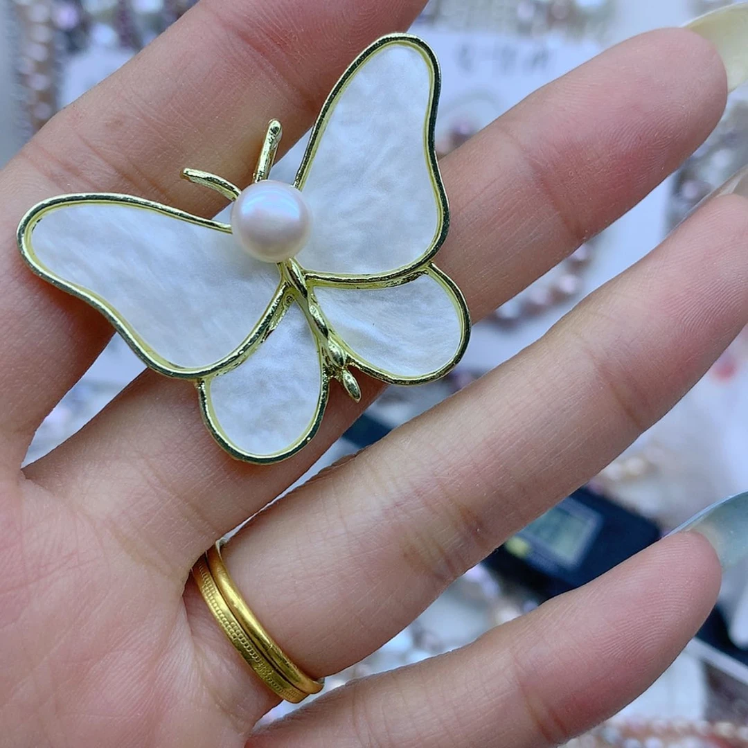 【闪购商品】淡水珍珠胸饰合金蓉*?