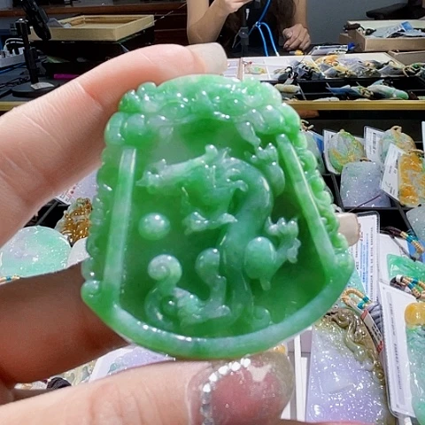 颈饰未镶嵌翡翠一个