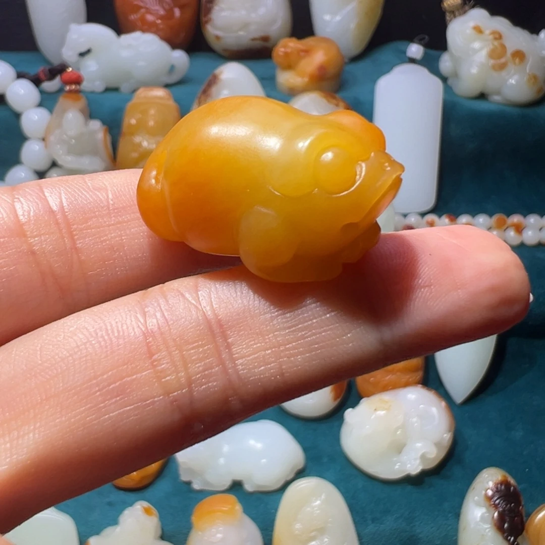 琦***硕颈饰未镶嵌和田玉