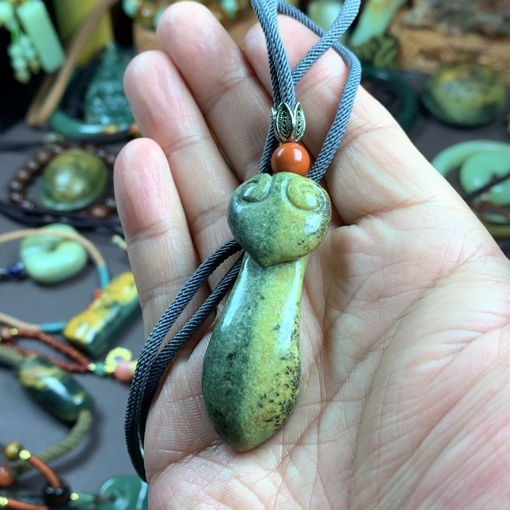 吊坠(赠链)未镶嵌岫岩河磨玉（透闪石质玉）