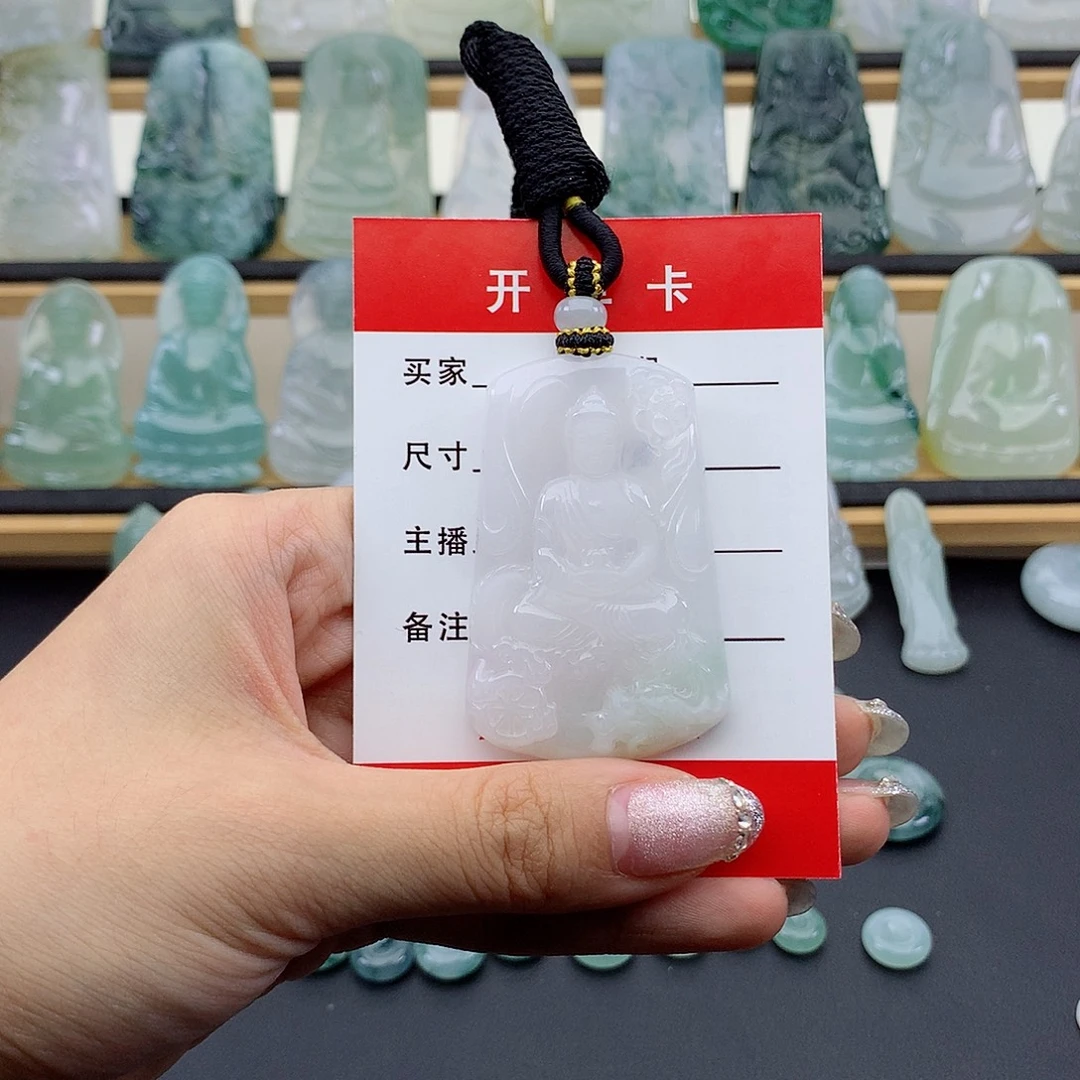 翡翠未镶嵌颈饰大日如来