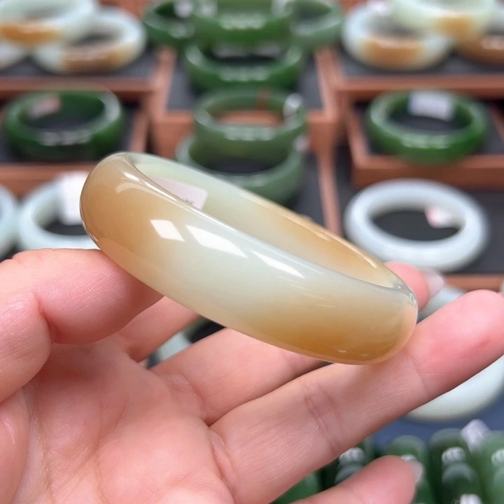 未镶嵌手镯和田玉5657圈口