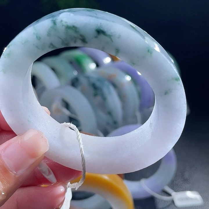 定制翡翠未镶嵌翡翠手镯