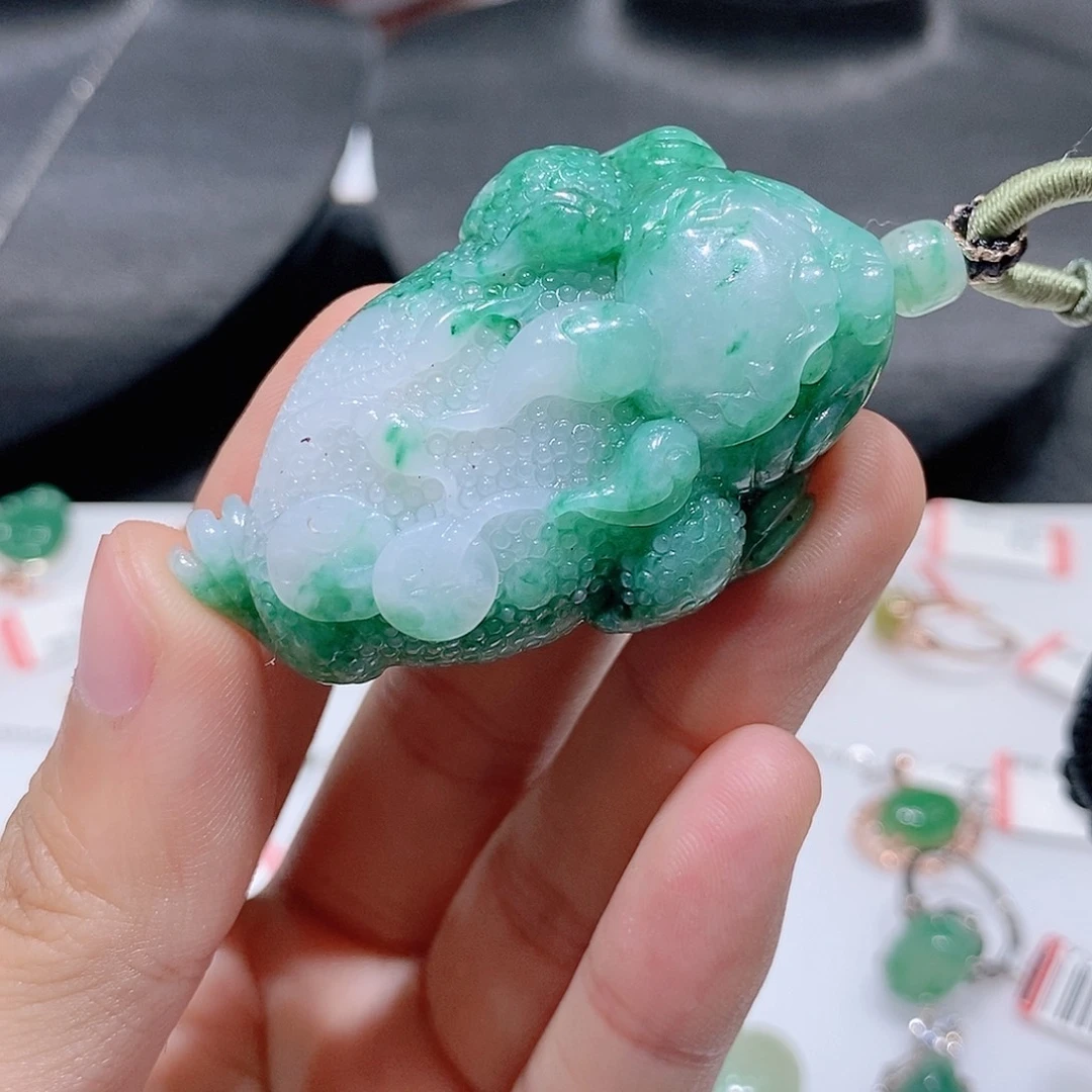 道***然未镶嵌独山玉挂件