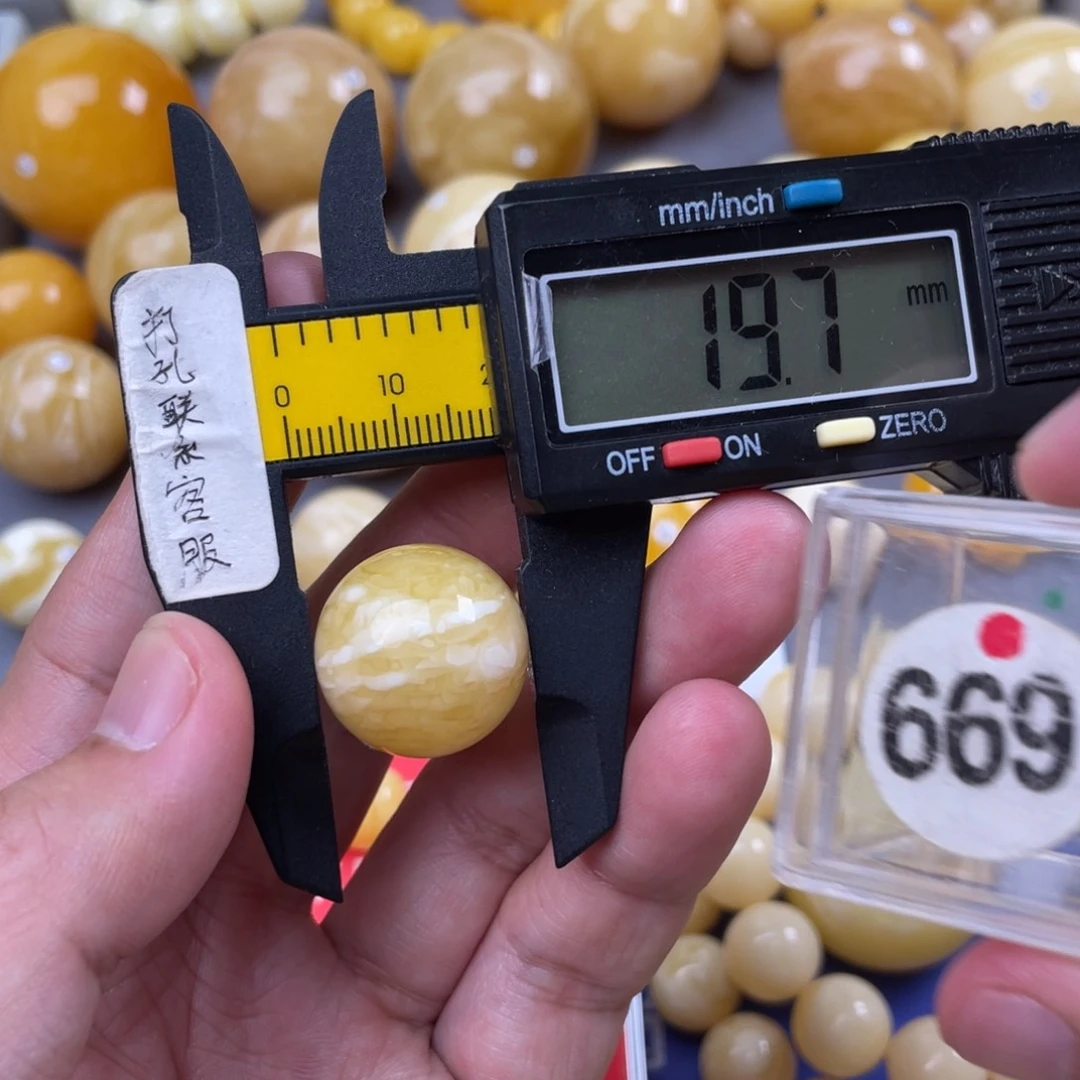 未镶嵌蜜蜡珠宝奇石