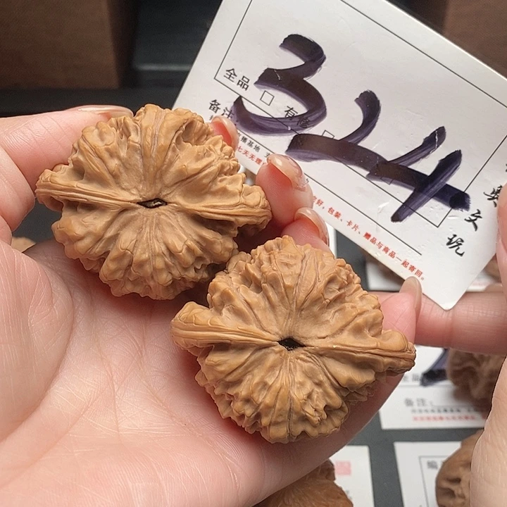 鱼***鱼文玩核桃吊坠324号 53尺 官帽