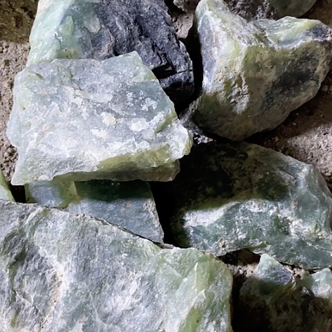 蛇纹石玉未镶嵌珠宝奇石