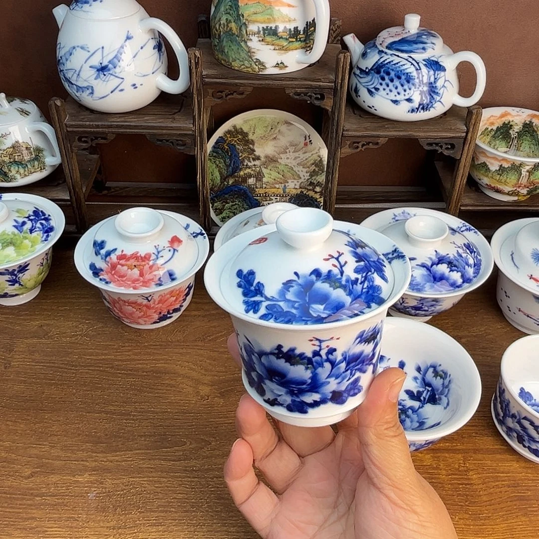 忠意堂釉下彩青花牡丹盖碗