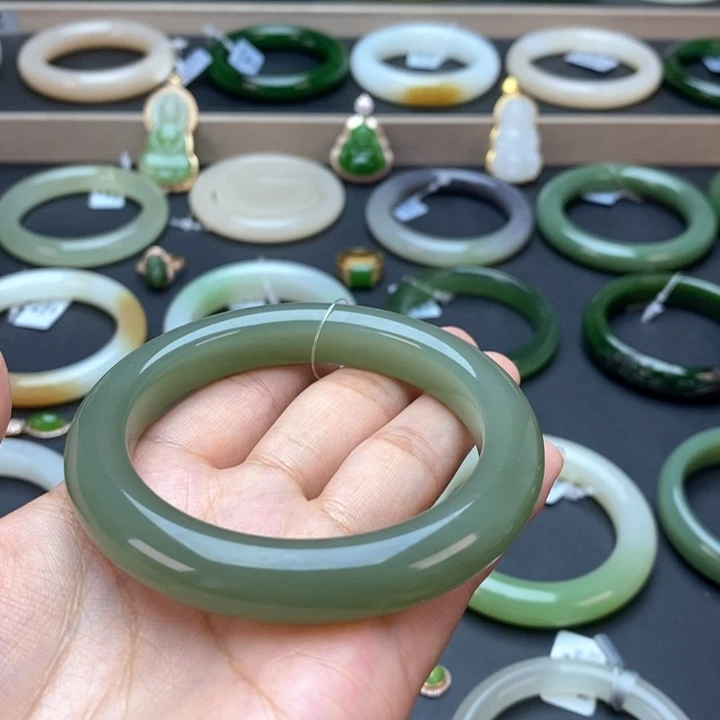 未镶嵌手镯和田玉春*