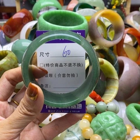 未镶嵌手镯石英岩玉