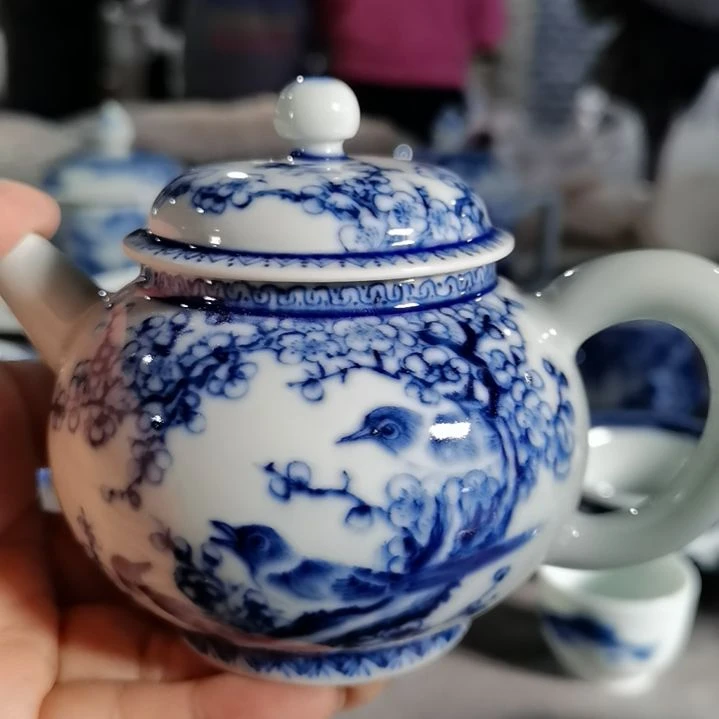 万****志手工手绘柴窑青花喜上眉梢壶