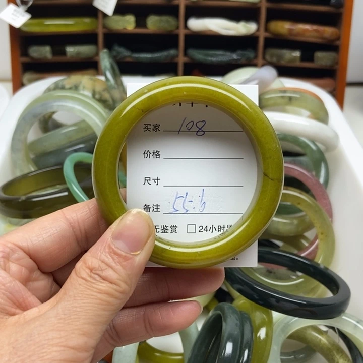 蛇纹石玉未镶嵌手镯
