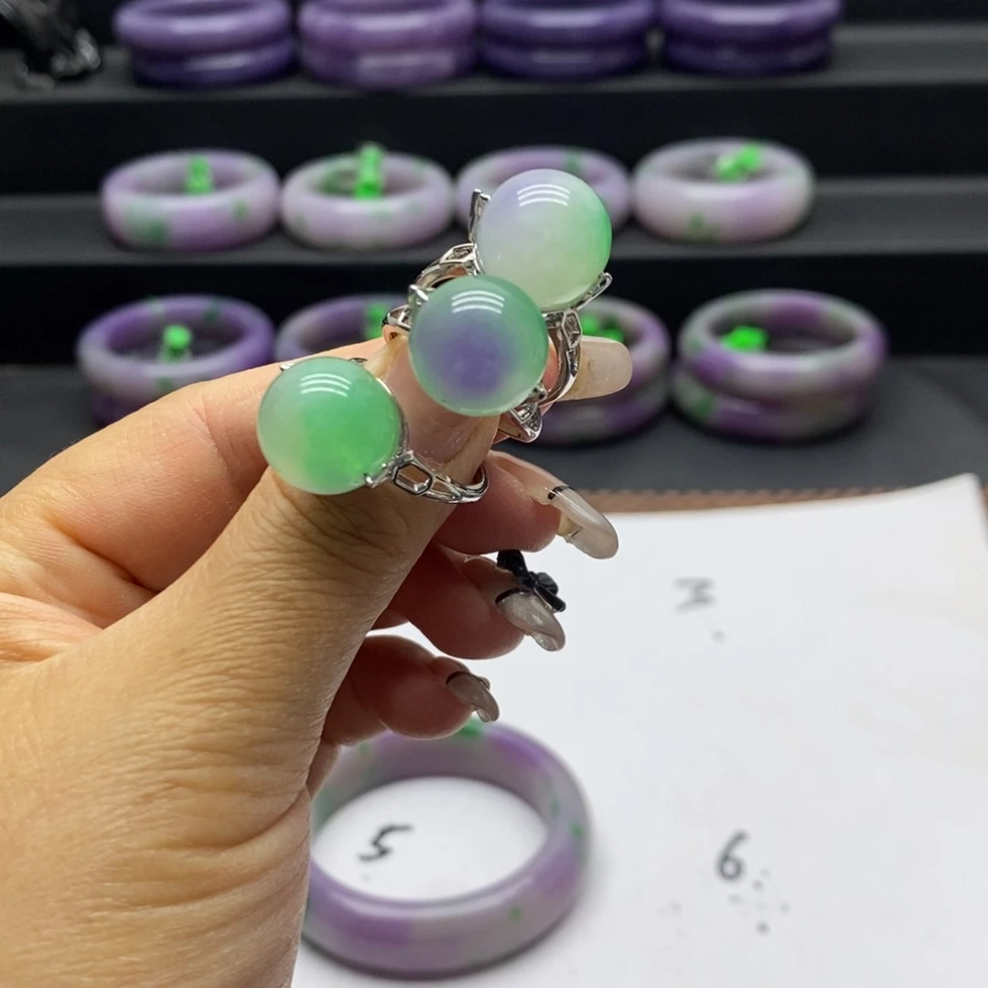 未镶嵌石英质玉珠宝奇石
