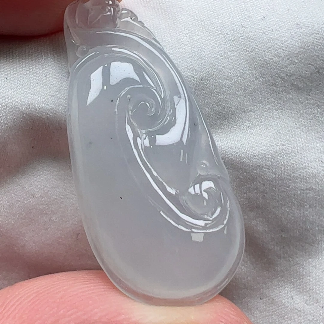 翡翠未镶嵌颈饰如意