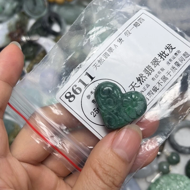 翡翠未镶嵌吊坠(不含链)8611瑕疵