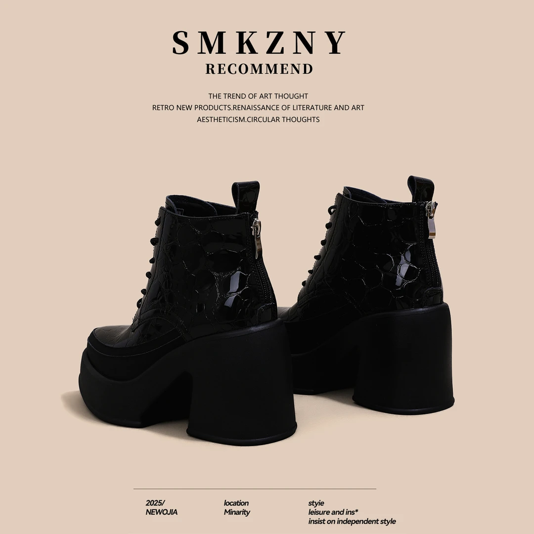 亮黑短靴女2025冬季新款加绒保暖英伦风高跟尖头时尚马丁靴时装靴