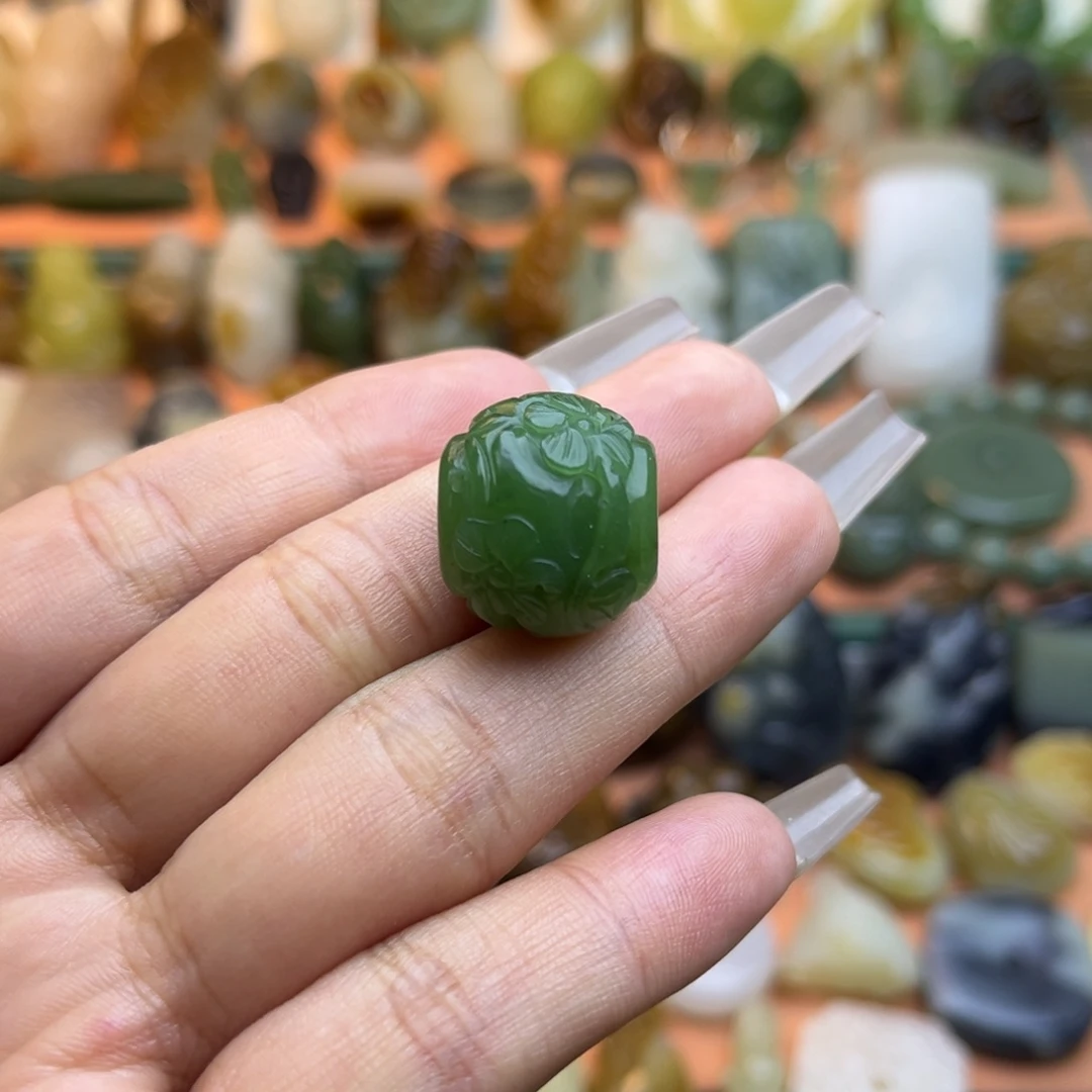 和田玉颈饰未镶嵌时***铺