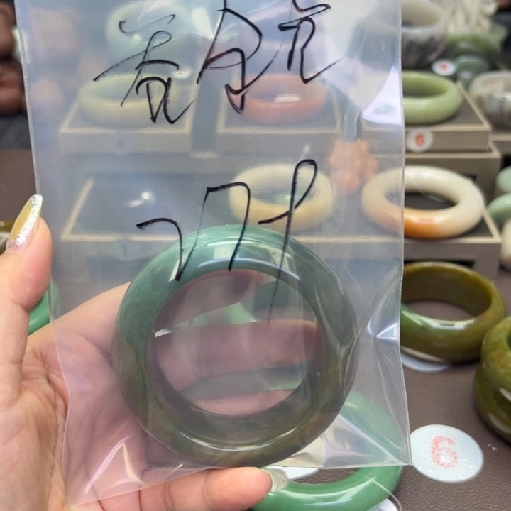 石英岩玉手镯未镶嵌马****豆