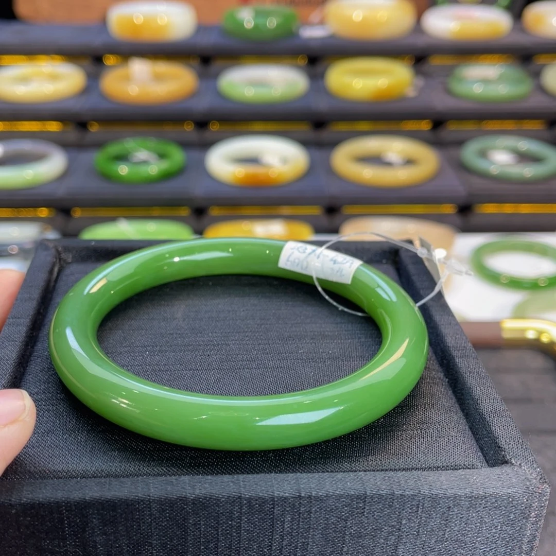 未镶嵌手镯和田玉-嫩阳绿碧玉60