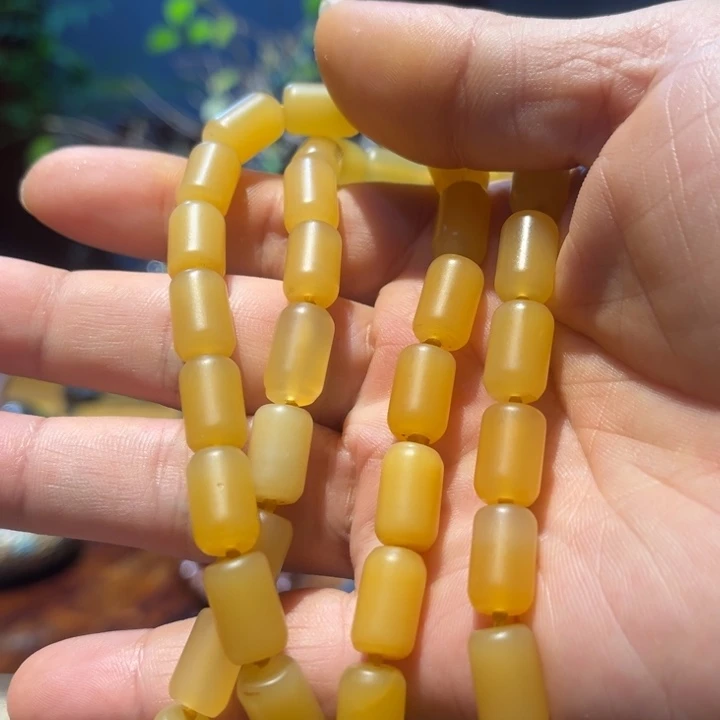 未镶嵌石英质玉（黄龙玉）颈饰