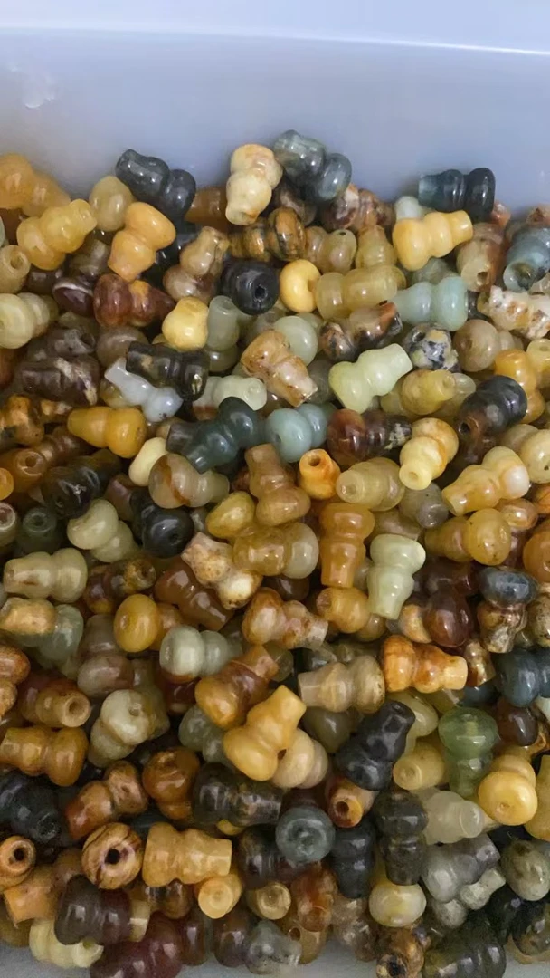 特价天然岫玉花玉通孔小葫芦约8*11㎜随机发15颗