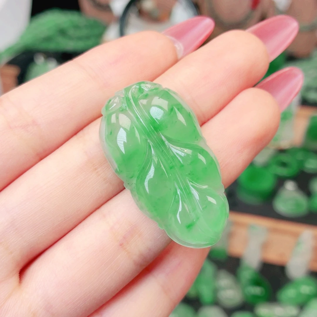 颈饰未镶嵌石英质玉（非洲翠）