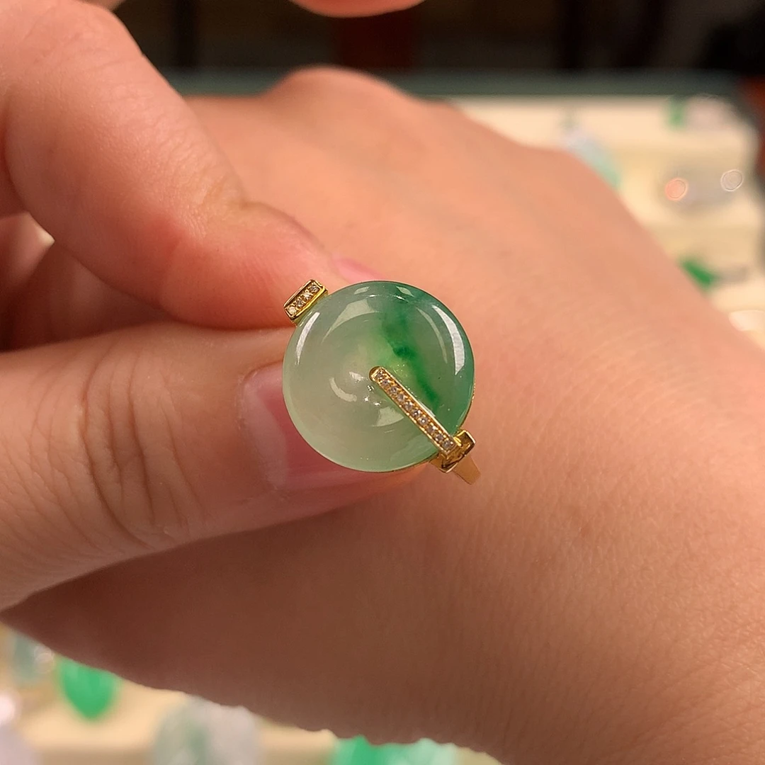 翡翠18K金镶嵌戒指缅料