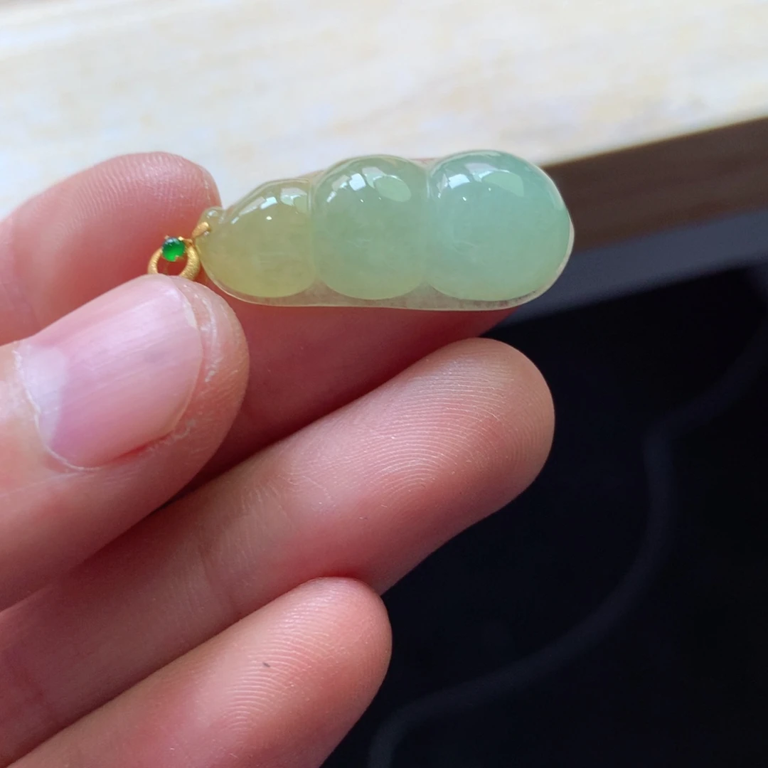 翡翠颈饰18K金镶嵌吊坠