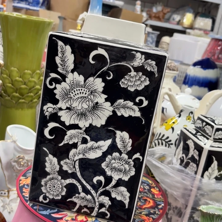 微瑕青花瓷器值得购买